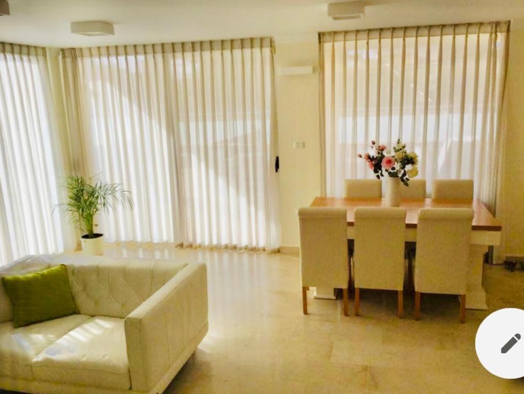 Glamour Family Only Villa